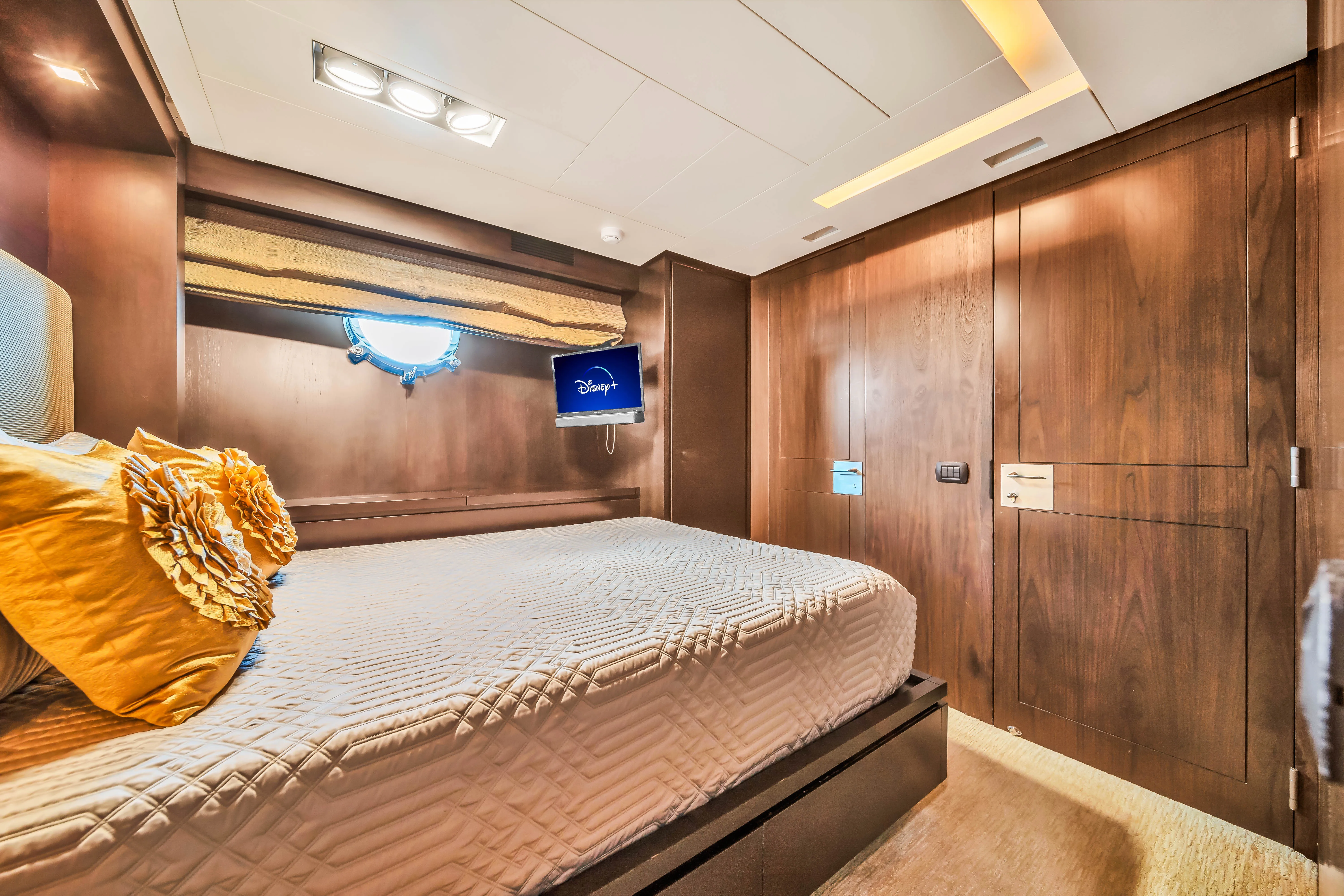 116' Azimut — image 48