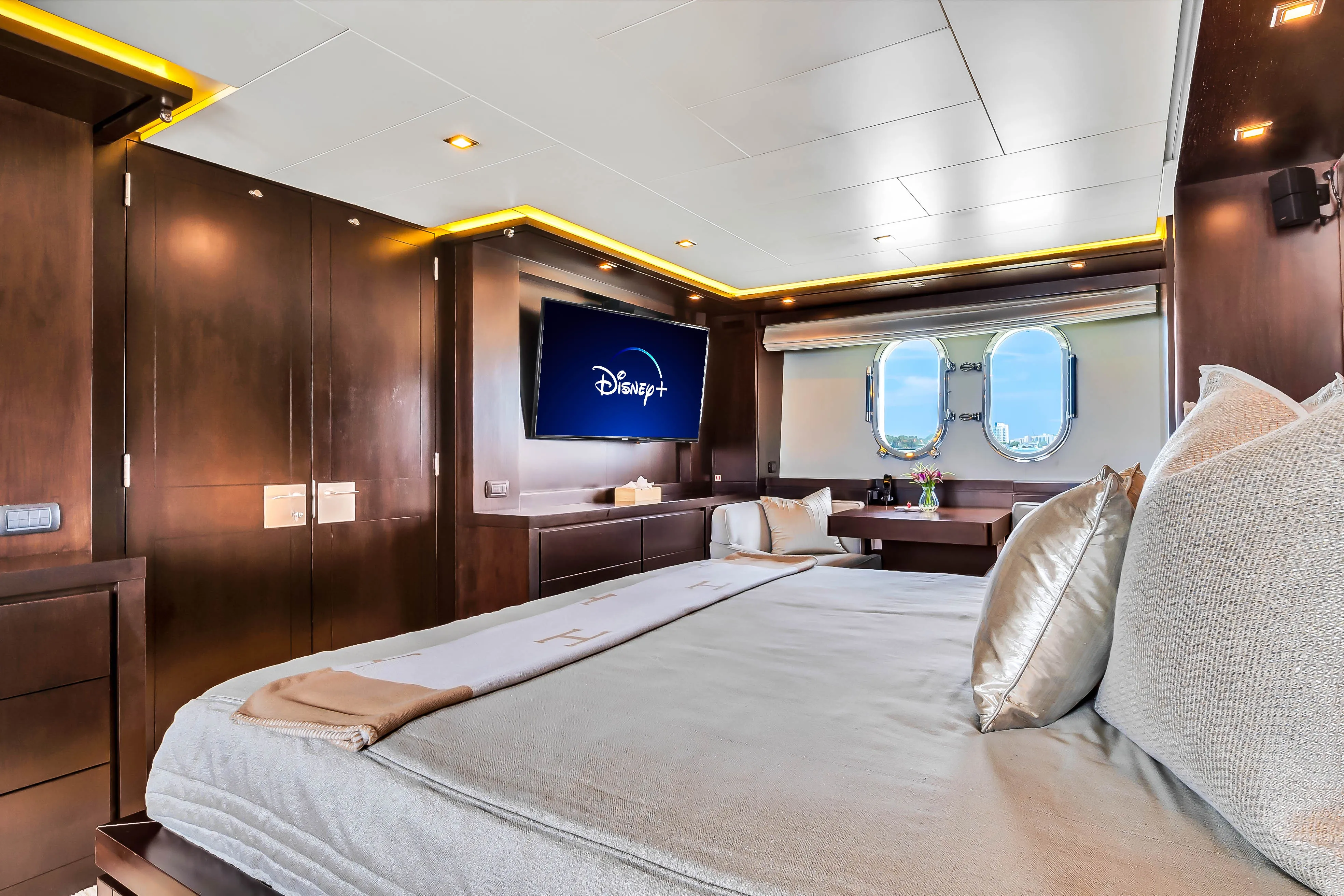 116' Azimut — image 70