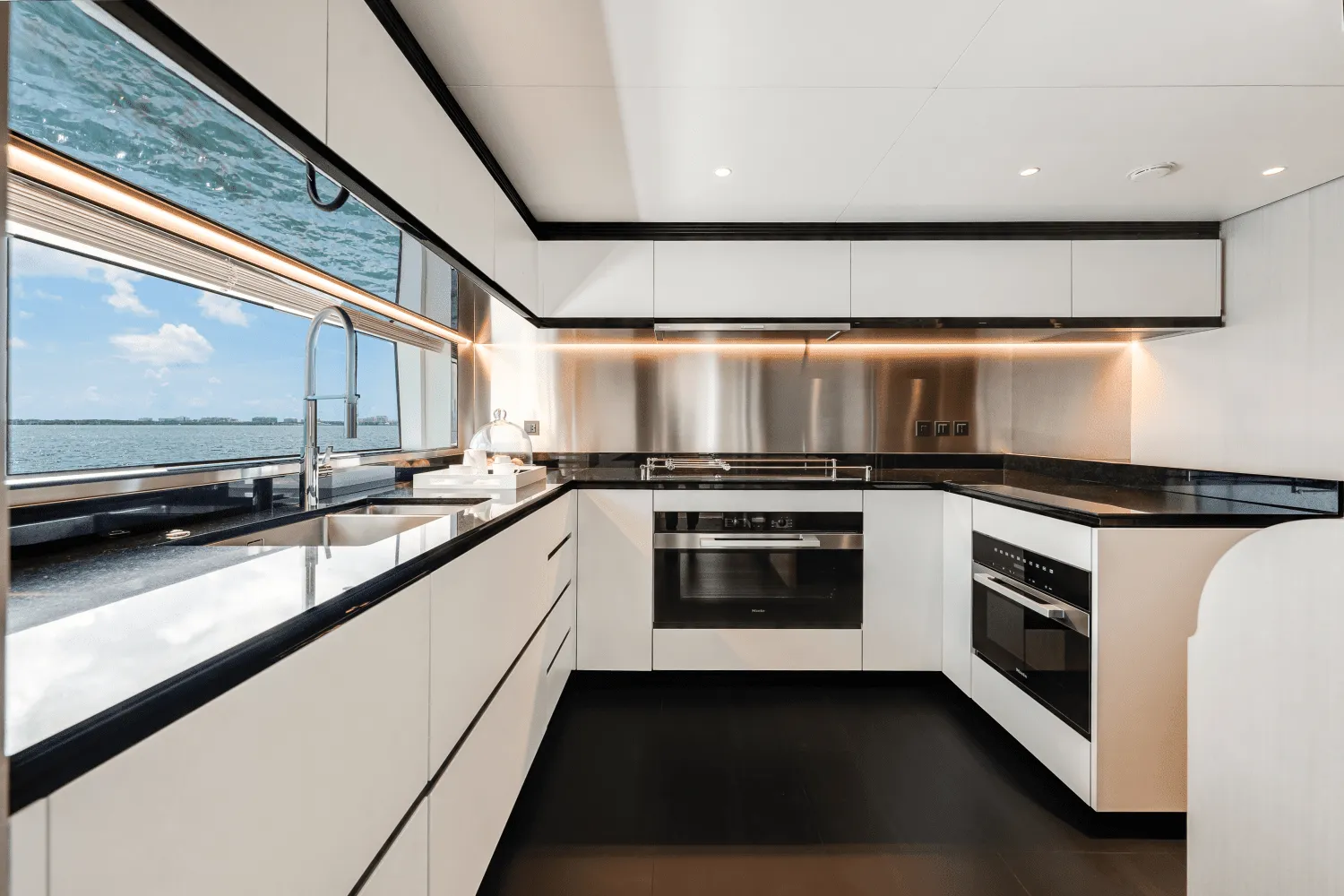 118' Azimut 2024 — image 31
