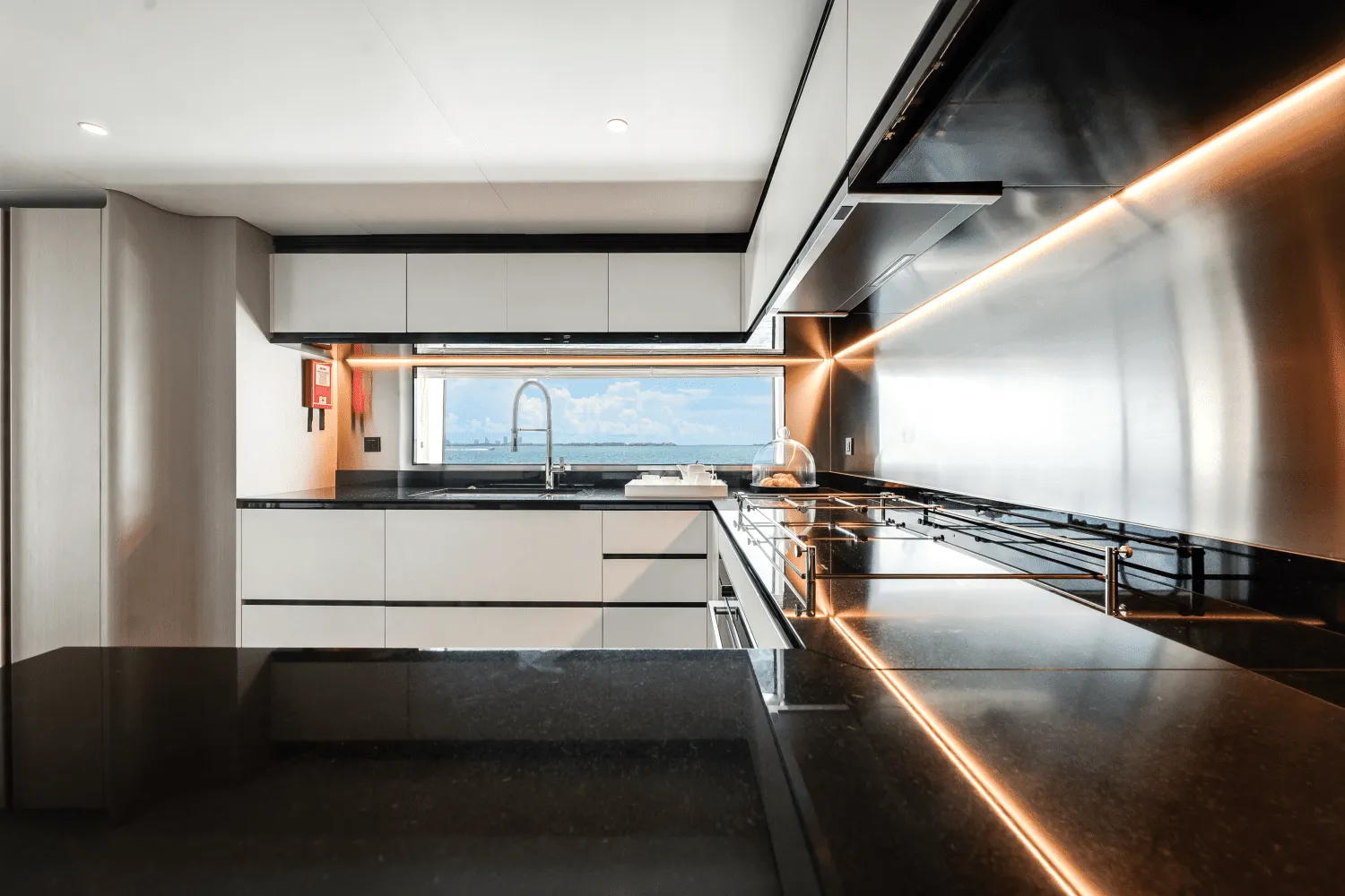 118' Azimut 2024 — image 32