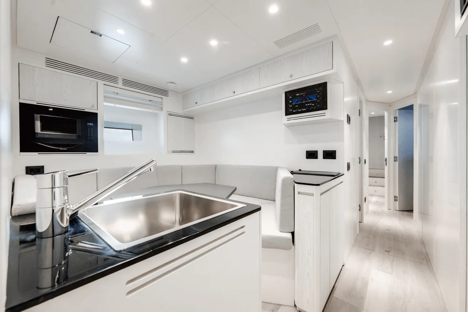 118' Azimut 2024 — image 35