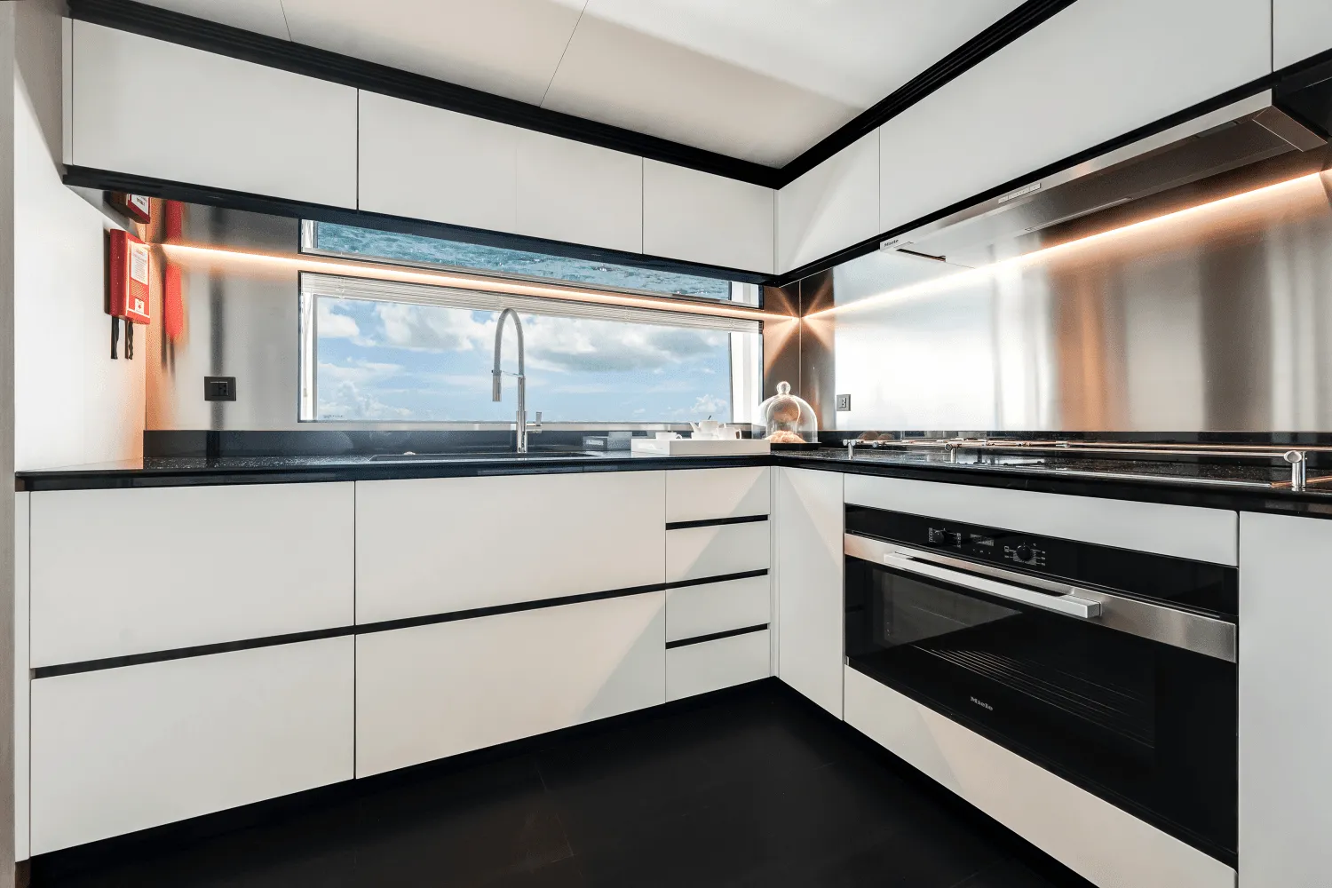 118' Azimut 2024 — image 36