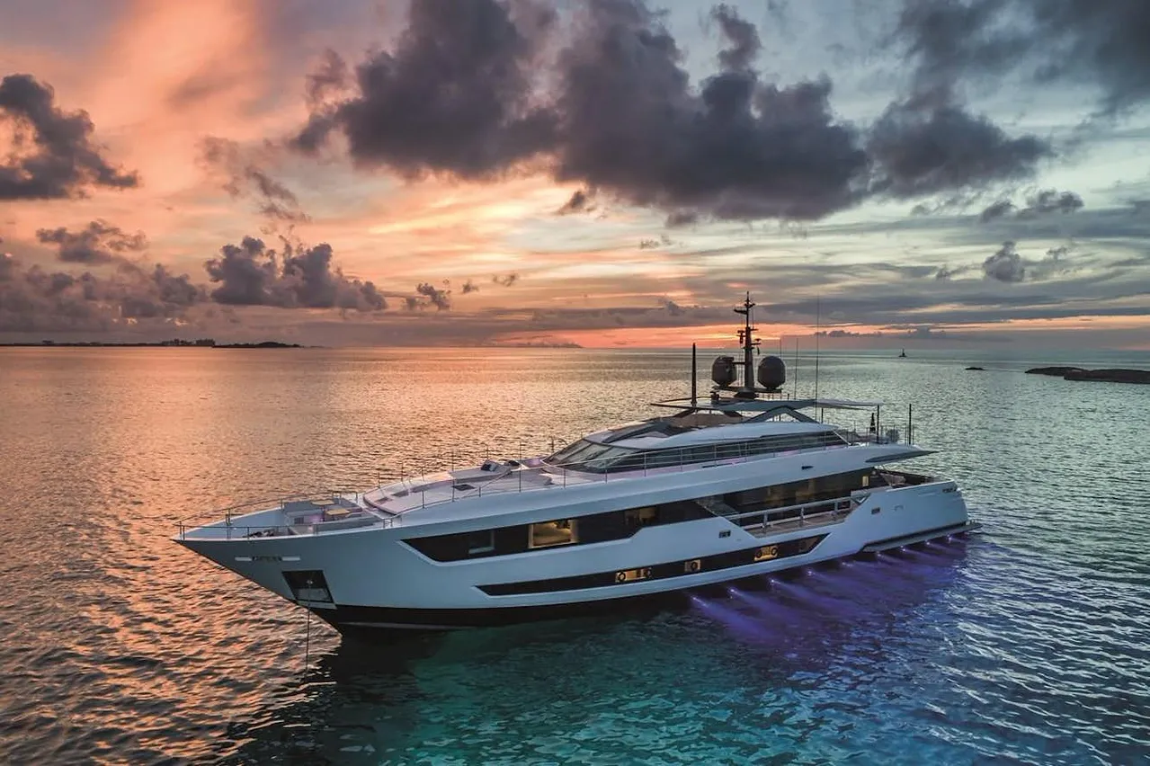 125' Custom Line image 1