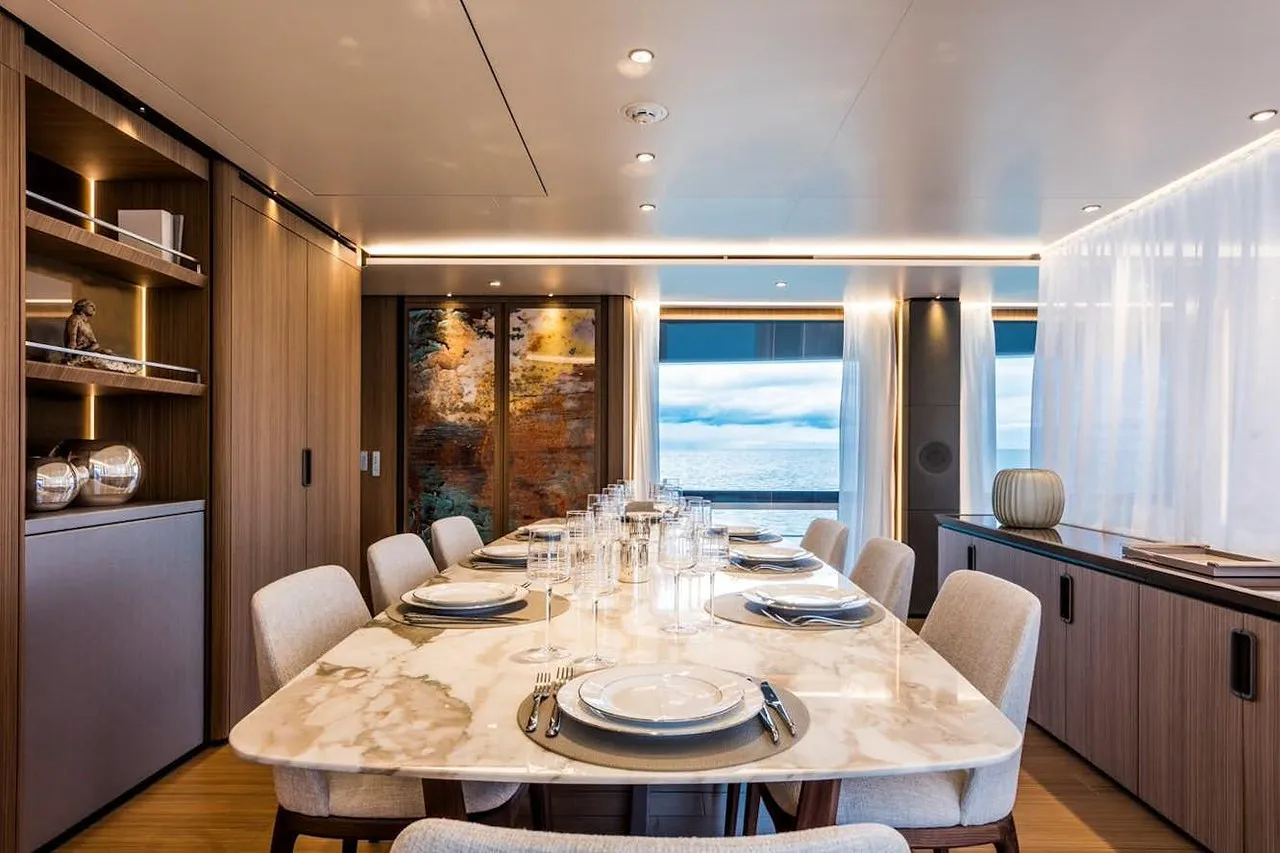 125' Custom Line — image 10