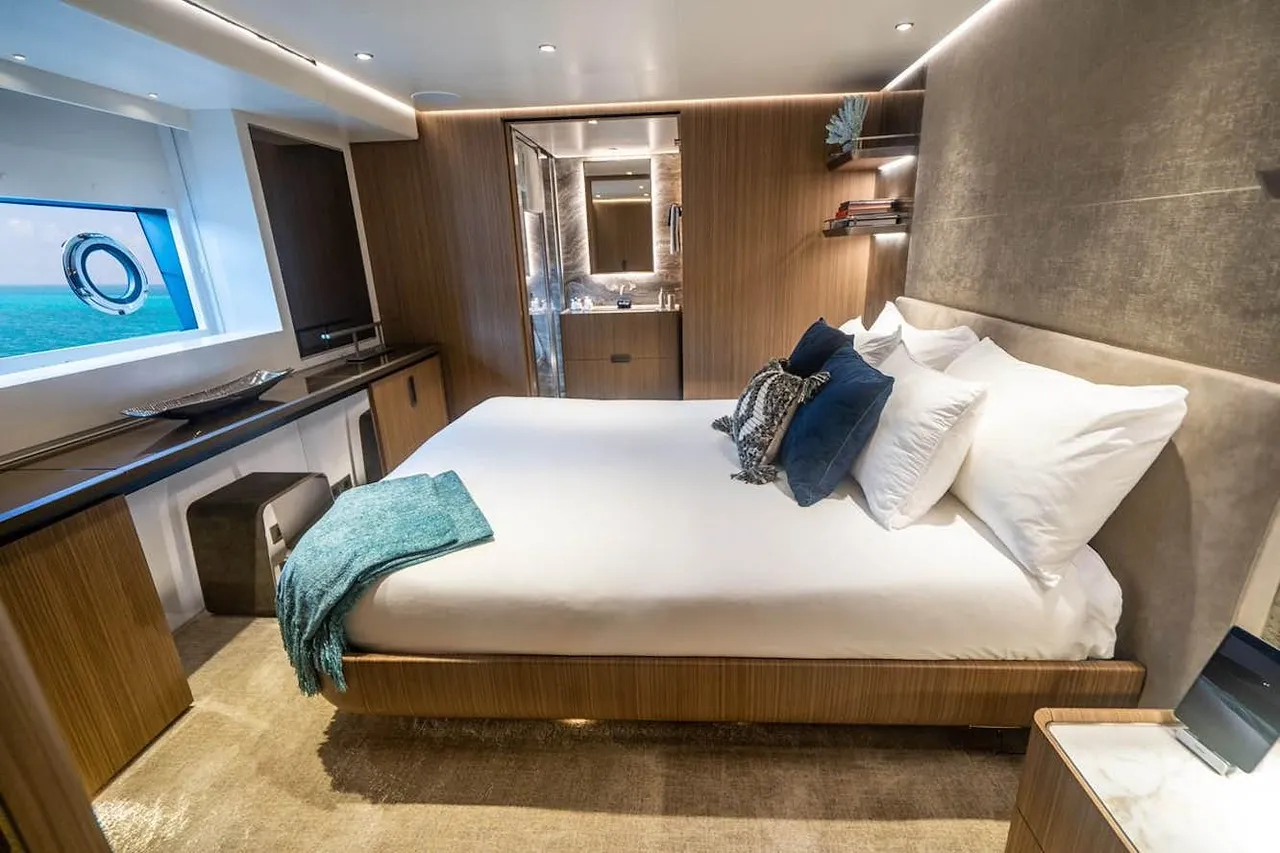 125' Custom Line — image 15