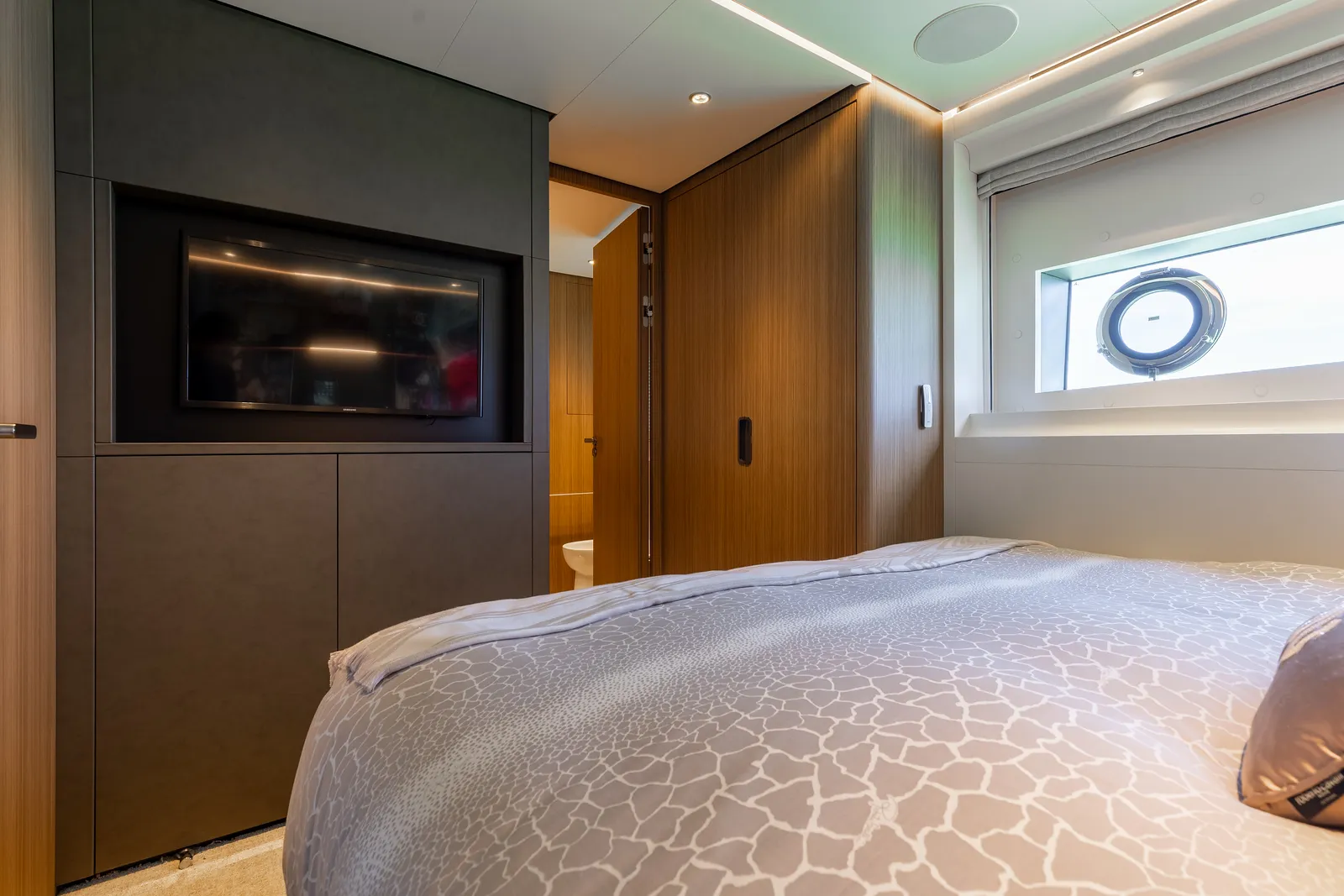 125' Custom Line — image 56