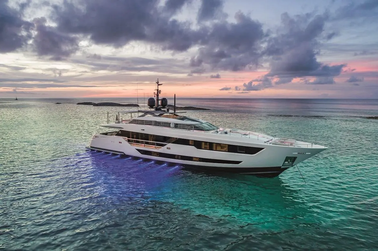 125' Custom Line — image 8