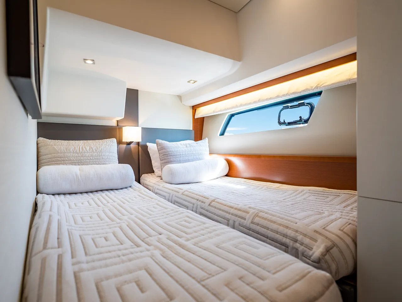 52' Prestige — image 28