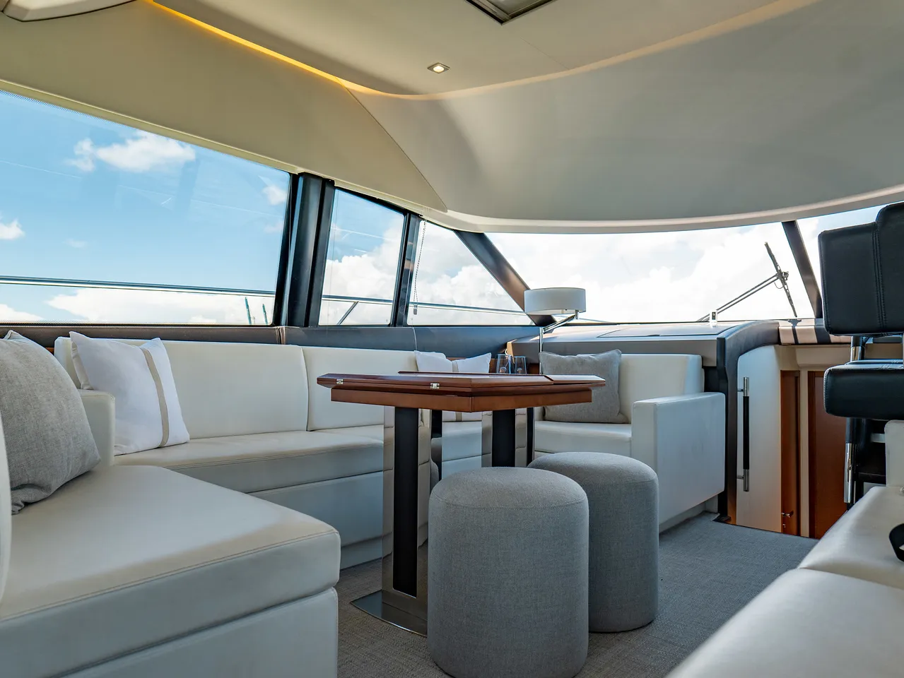 52' Prestige image 3