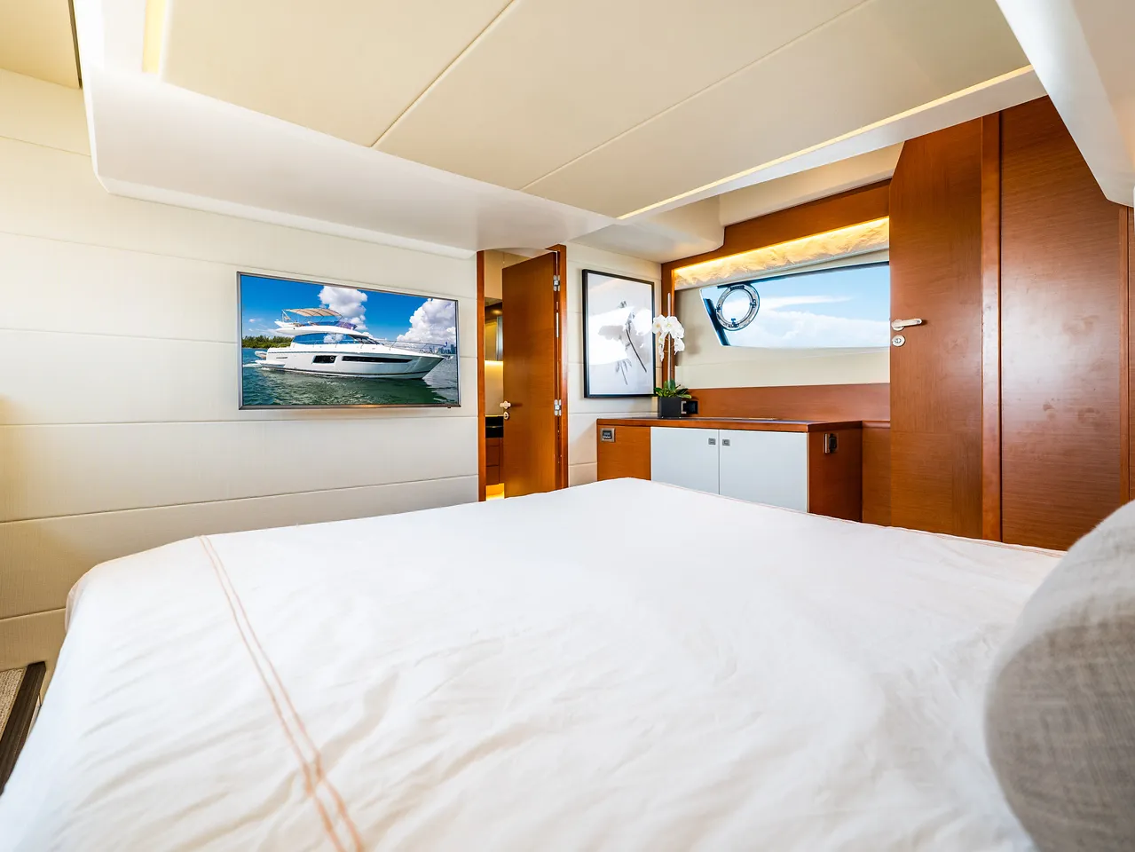 52' Prestige — image 32