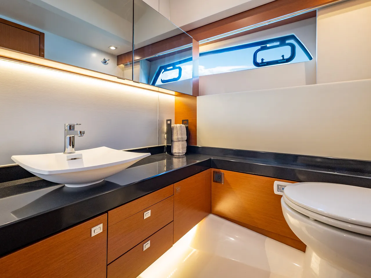 52' Prestige — image 37