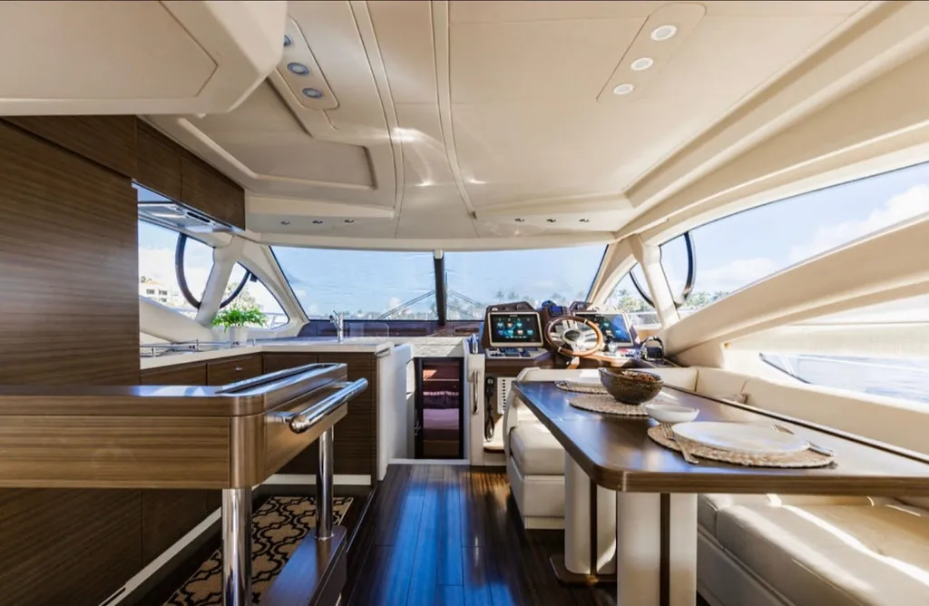 54' Azimut — image 10