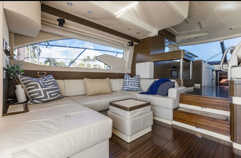 54' Azimut — image 13