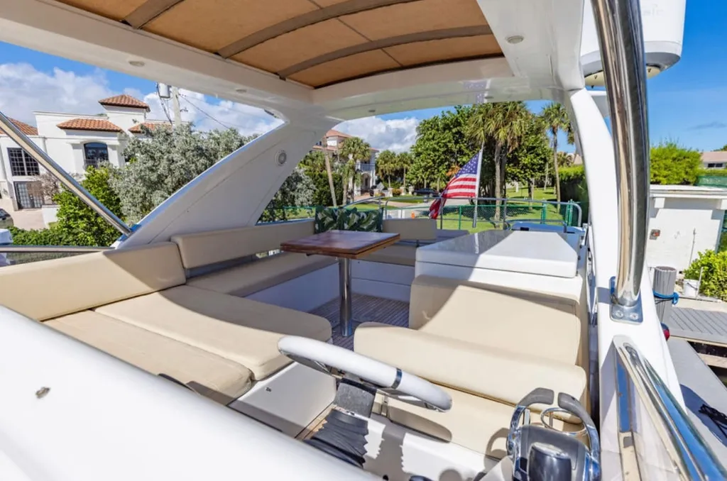 54' Azimut image 3