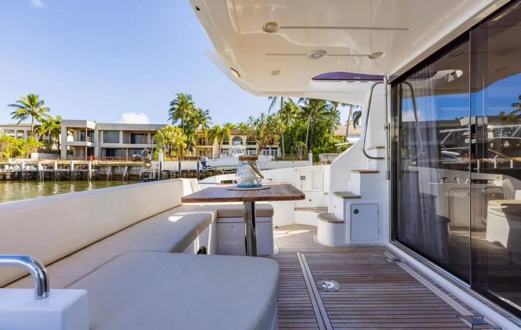 54' Azimut — image 7