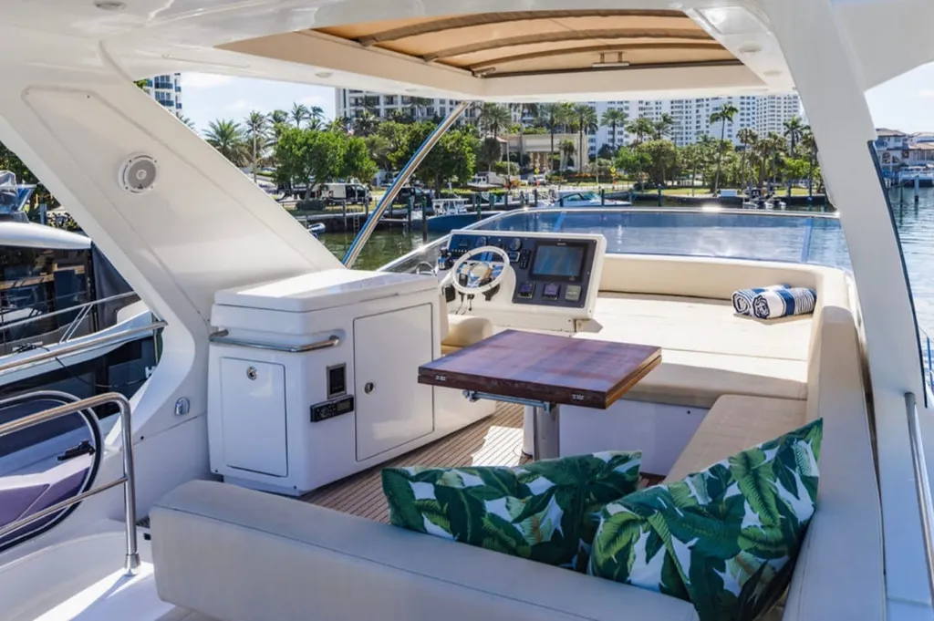 54' Azimut — image 8