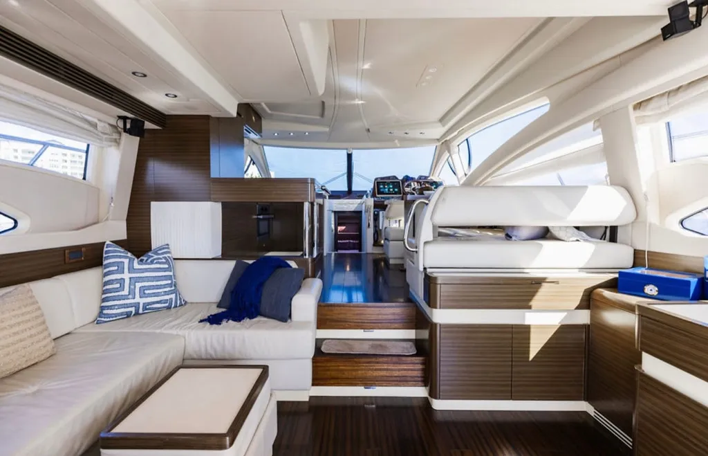 54' Azimut — image 9