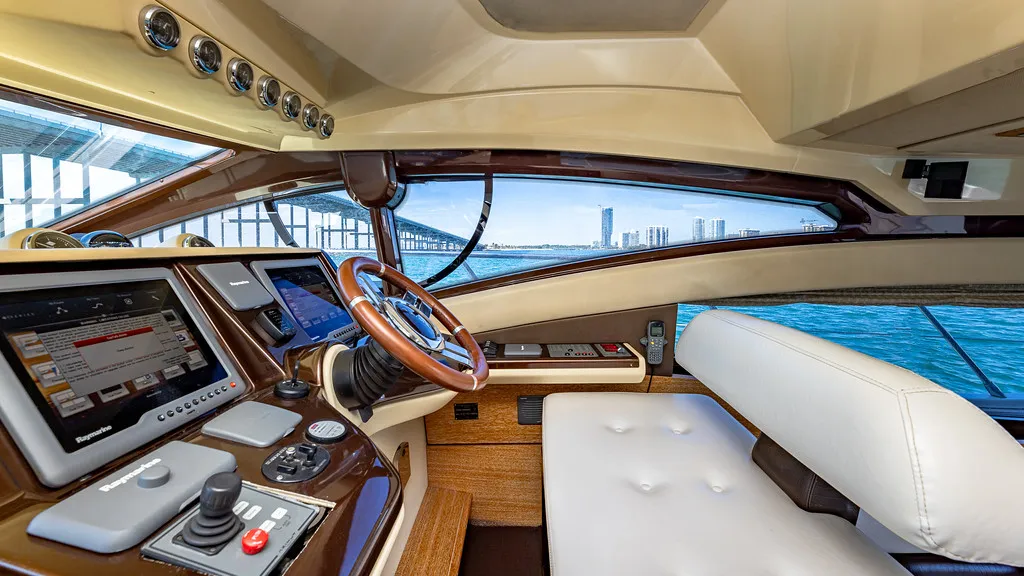 55' Azimut — image 12