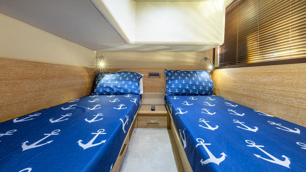 55' Azimut — image 18