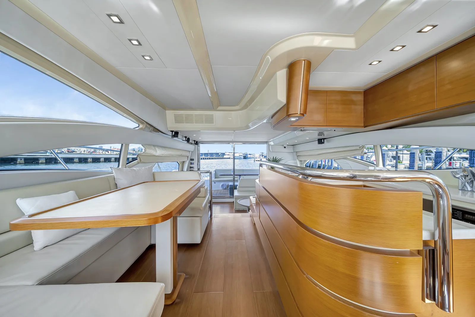 60' Azimut — image 17