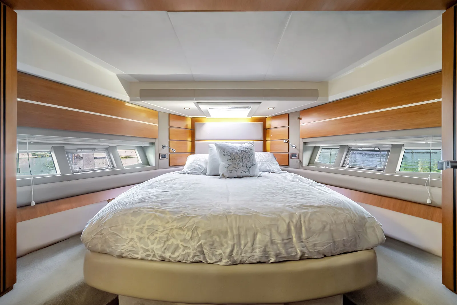 60' Azimut image 4