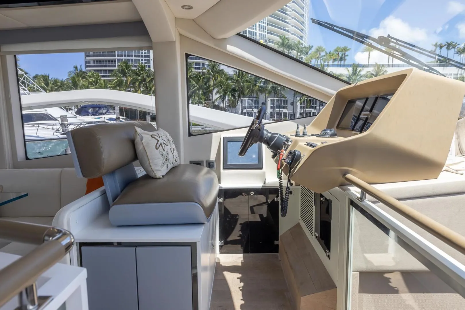 65' Numarine 2016 — image 15