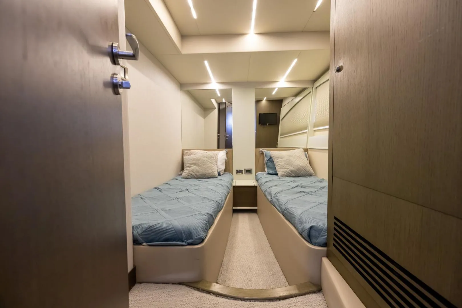 65' Numarine 2016 — image 17