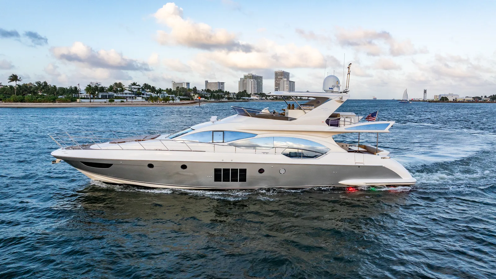 70' Azimut image 1