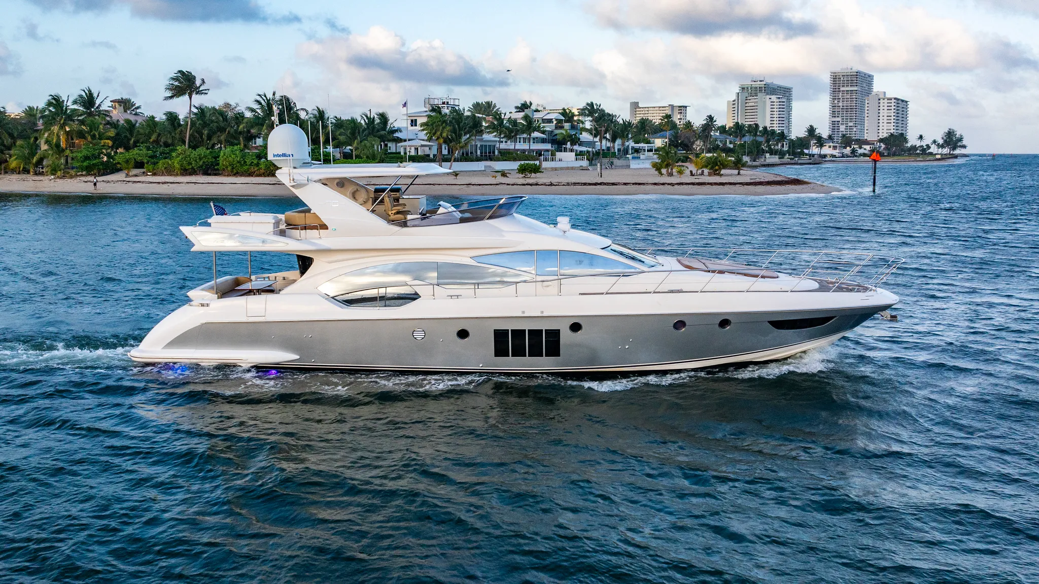 70' Azimut — image 12