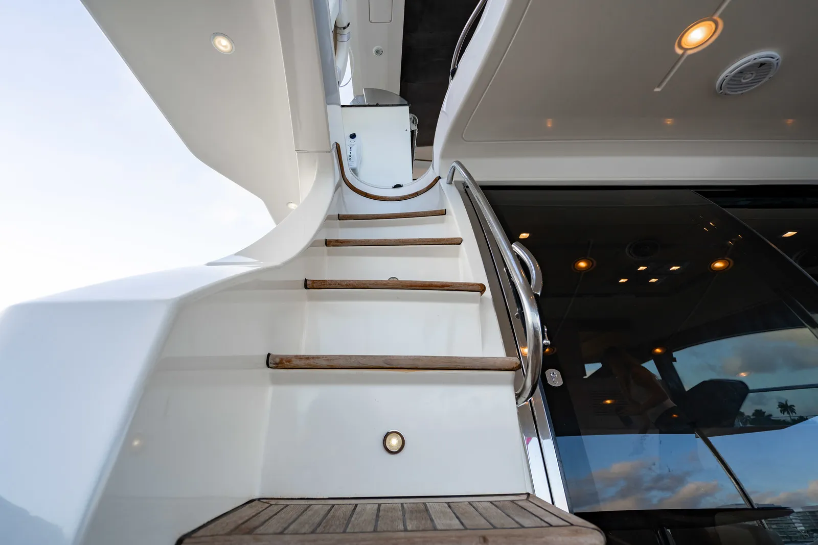 70' Azimut — image 19
