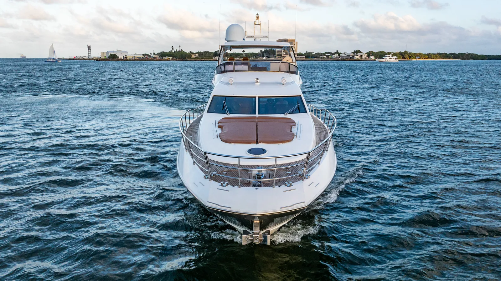 70' Azimut image 2