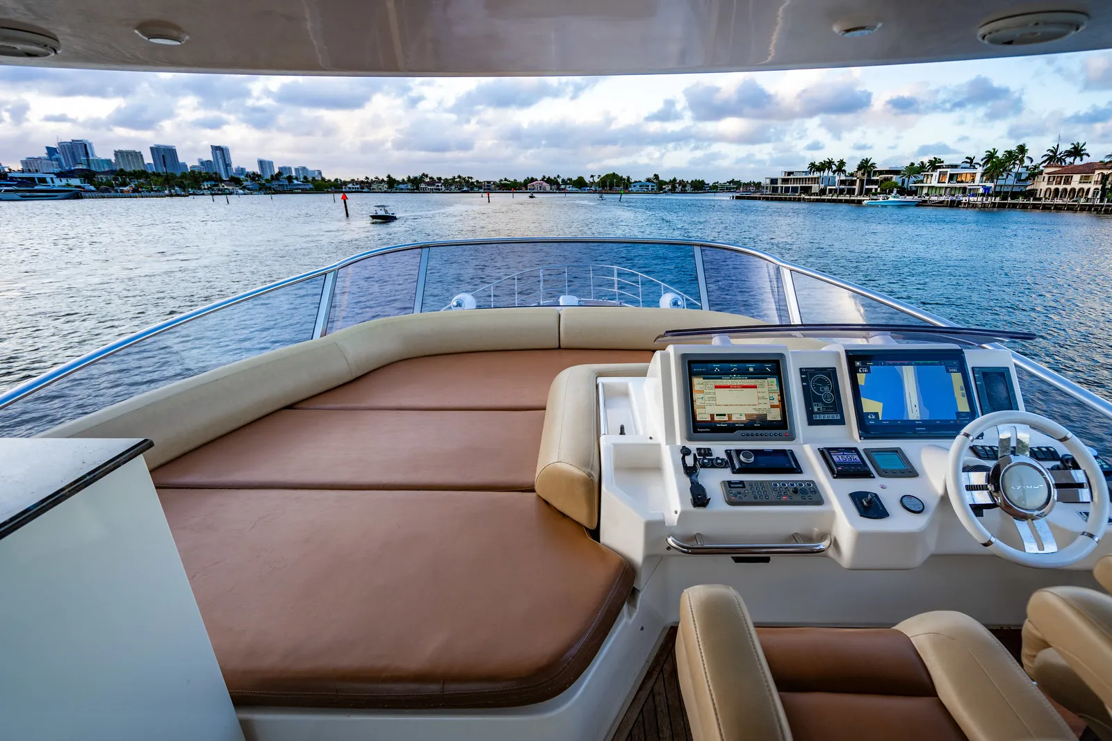 70' Azimut — image 24
