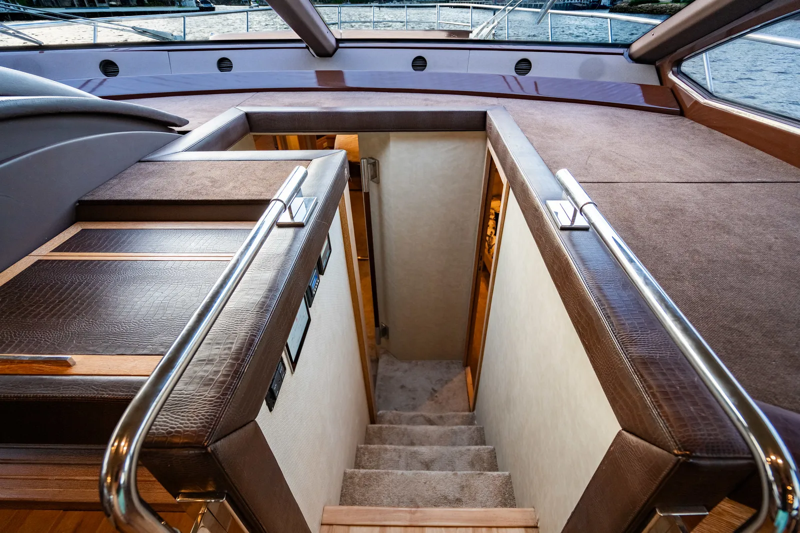 70' Azimut — image 27