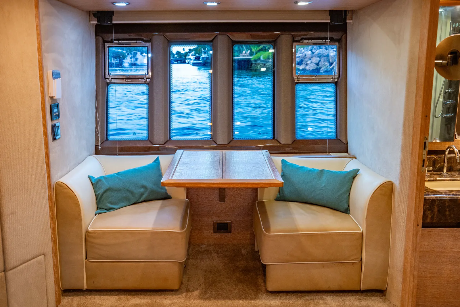 70' Azimut — image 30