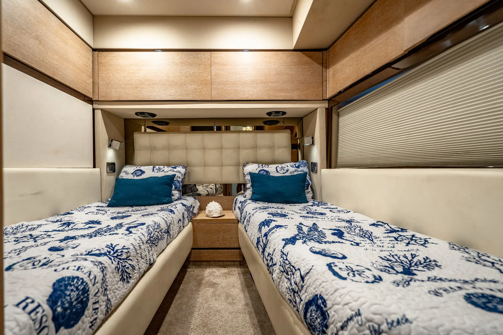 70' Azimut — image 31