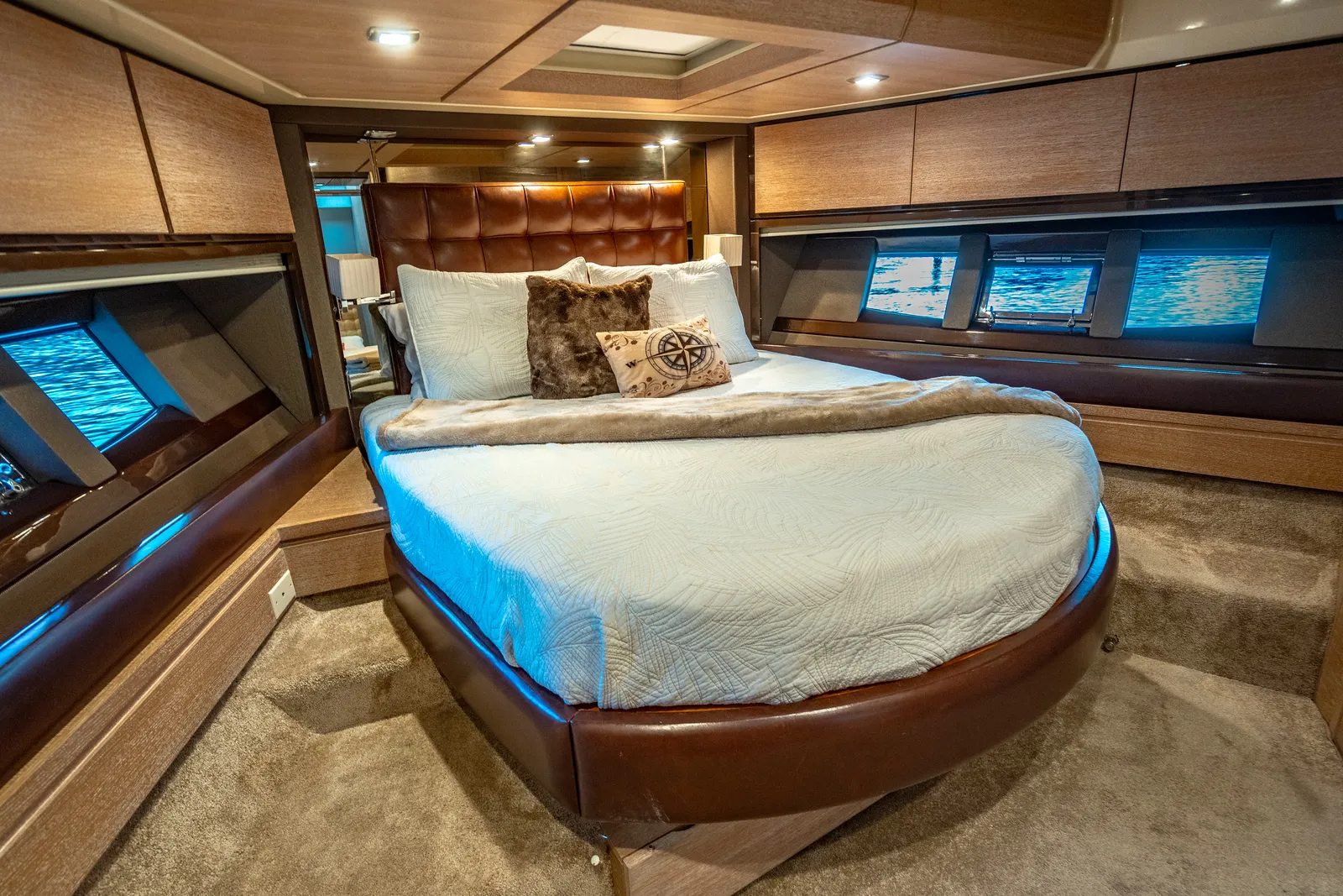 70' Azimut — image 34