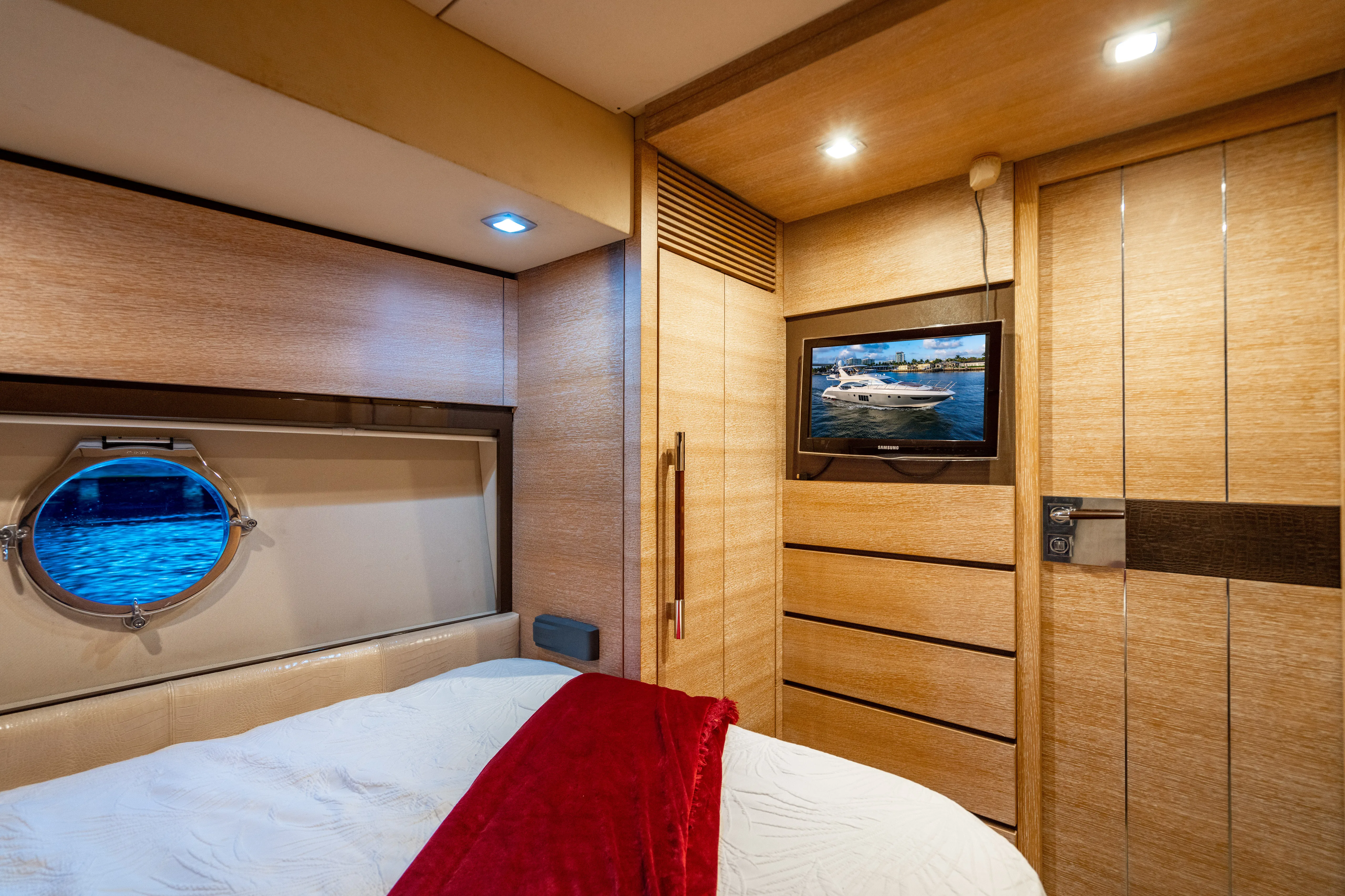 70' Azimut — image 37