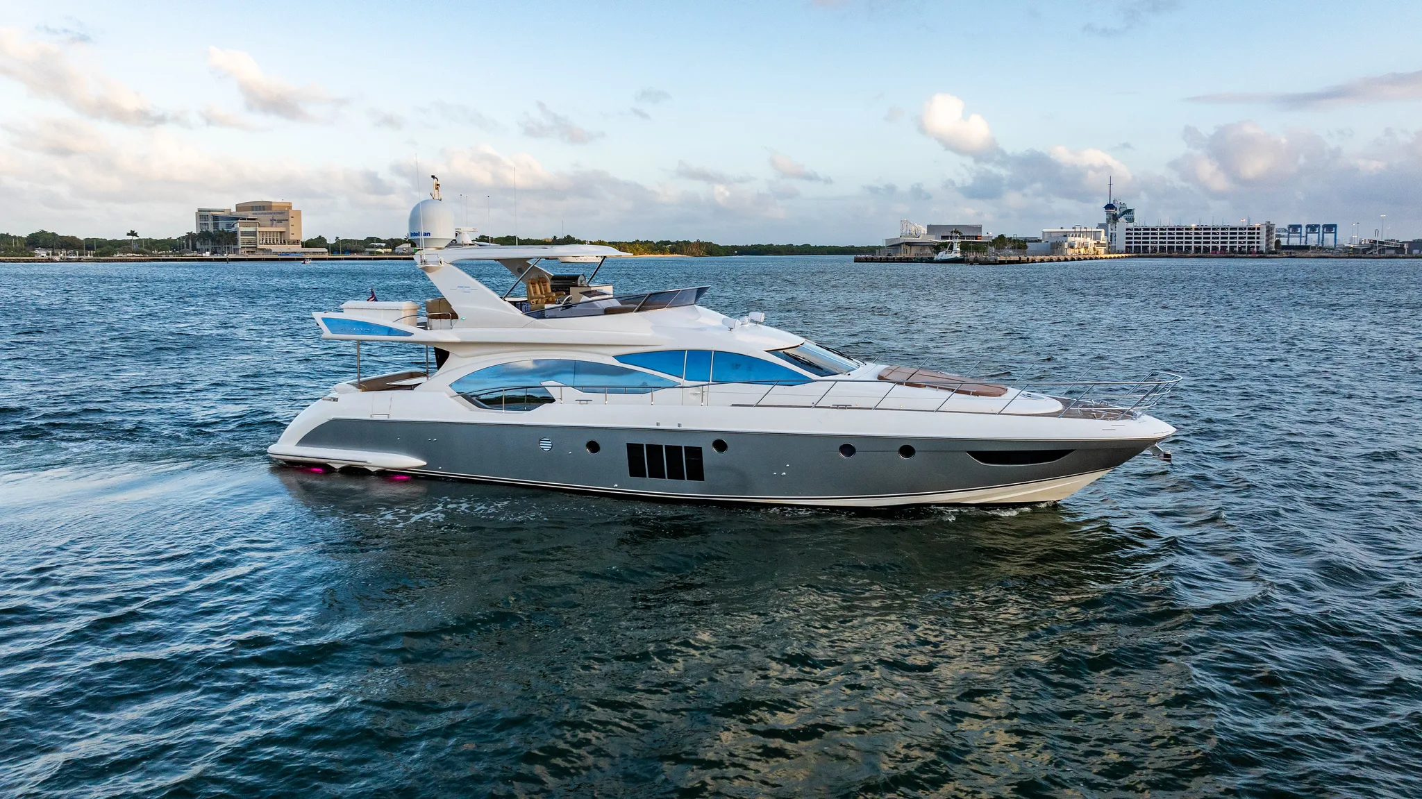 70' Azimut — image 44