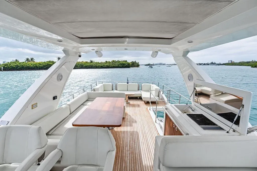 70' Azimut  — image 12