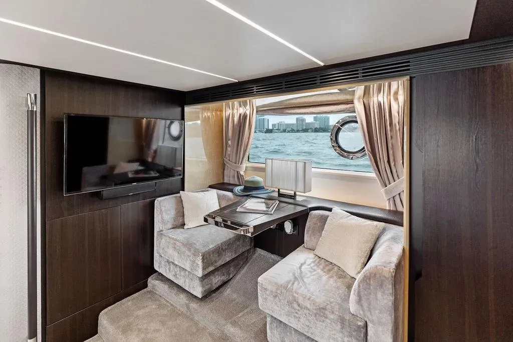 70' Azimut  — image 15