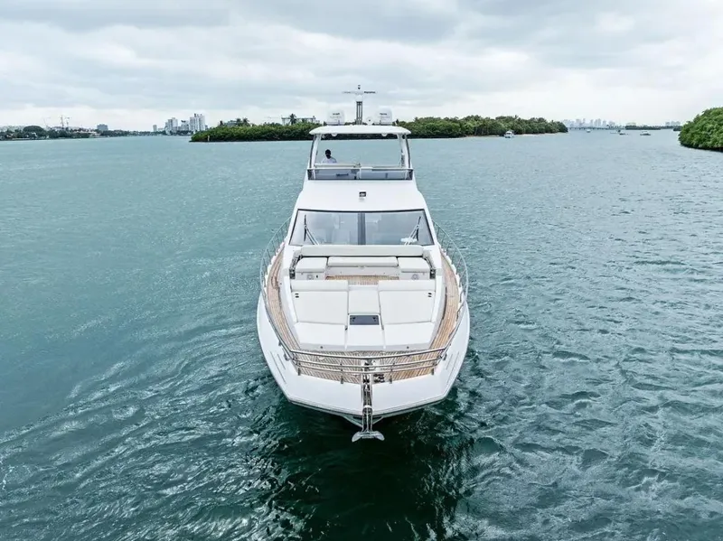 70' Azimut  — image 20