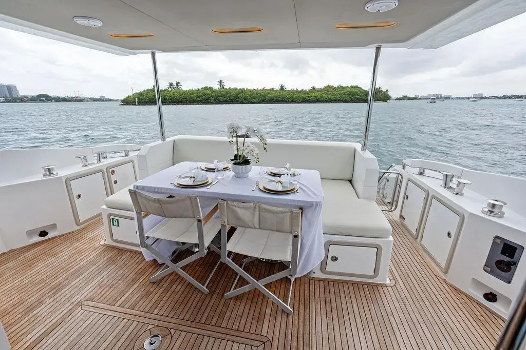 70' Azimut  image 5