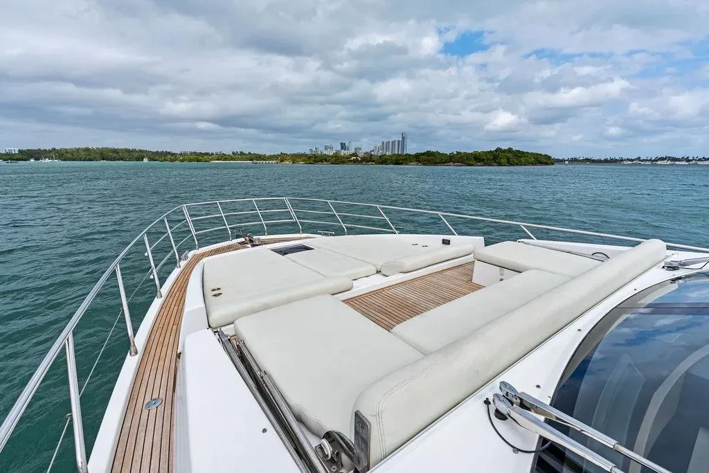 70' Azimut  — image 7
