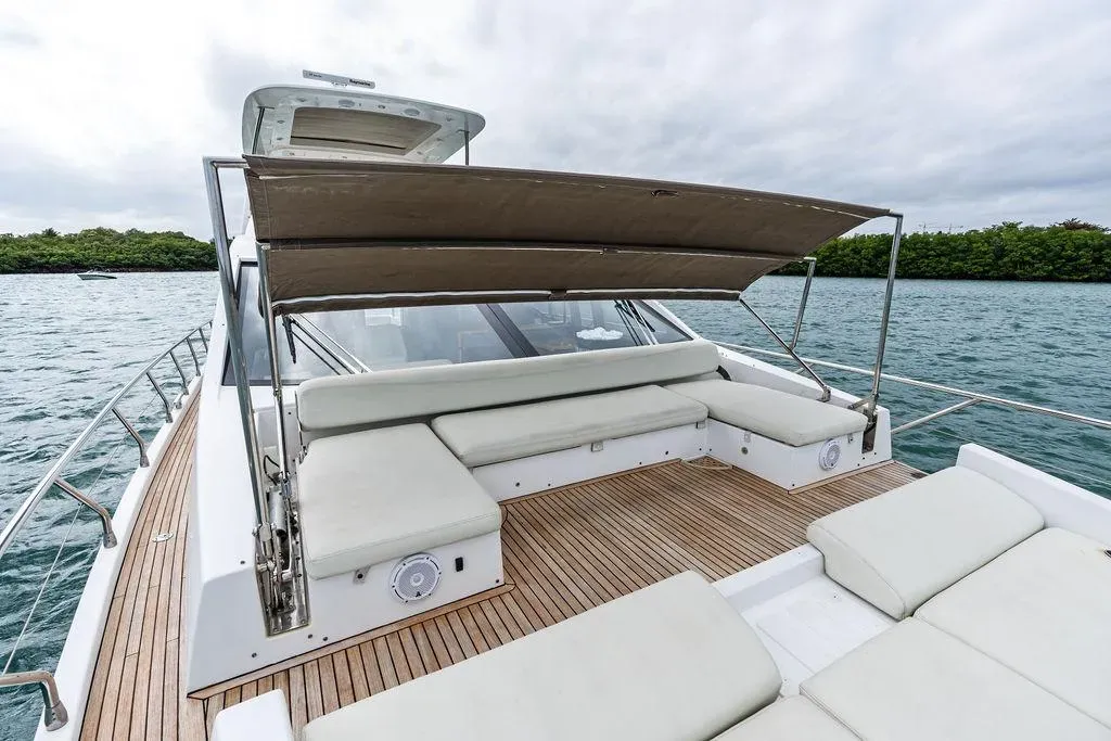 70' Azimut  — image 8