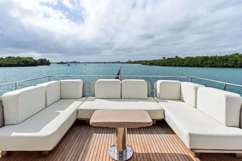 70' Azimut  — image 9