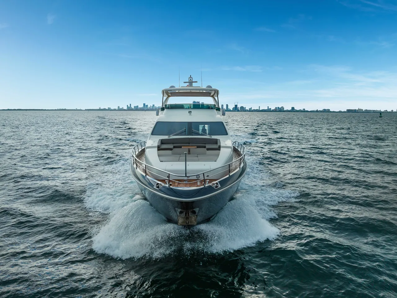 84' Azimut — image 19
