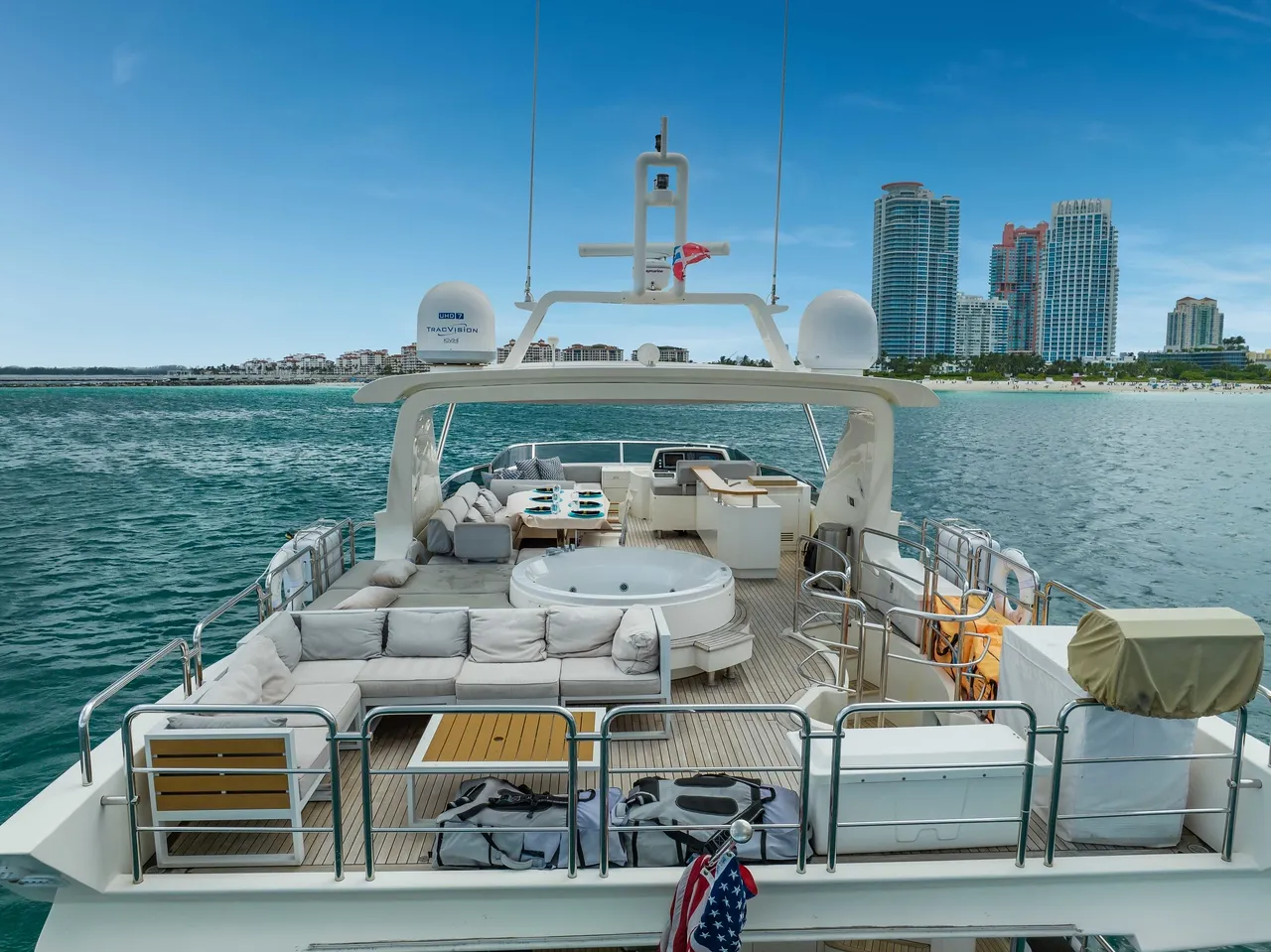 84' Azimut — image 21
