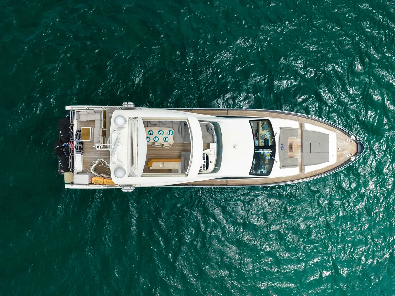84' Azimut — image 22