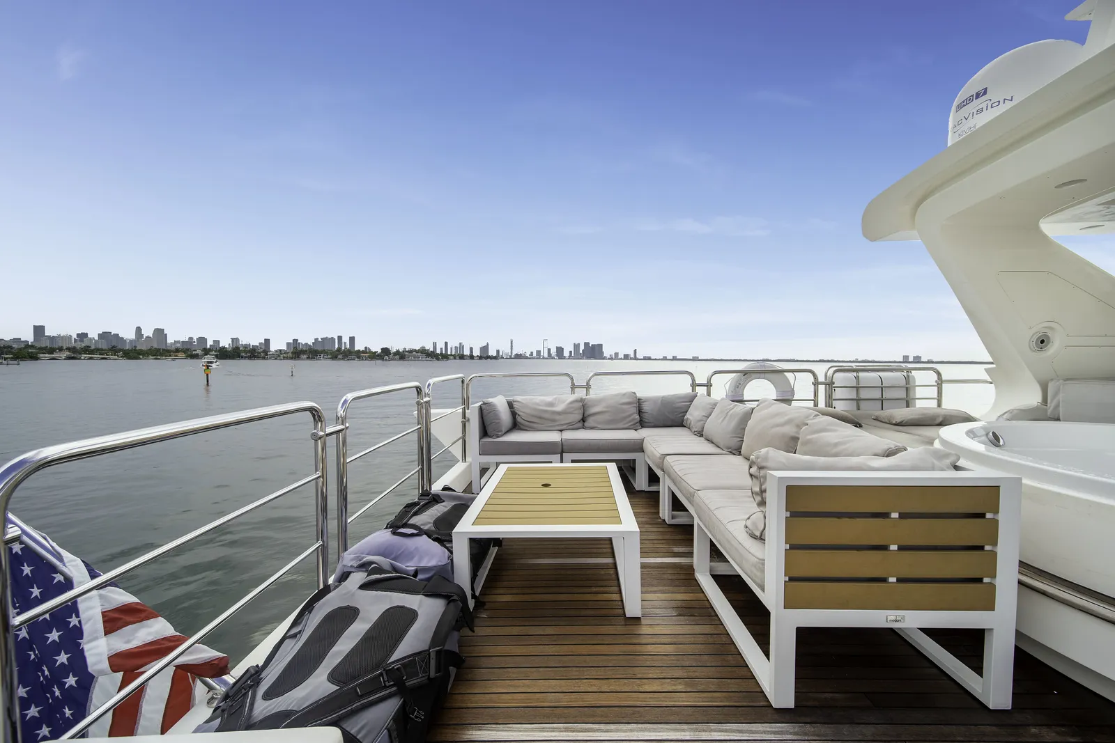 84' Azimut — image 25