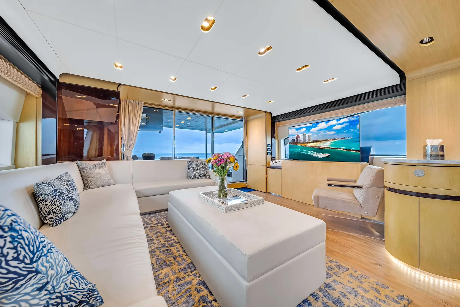 84' Azimut — image 6